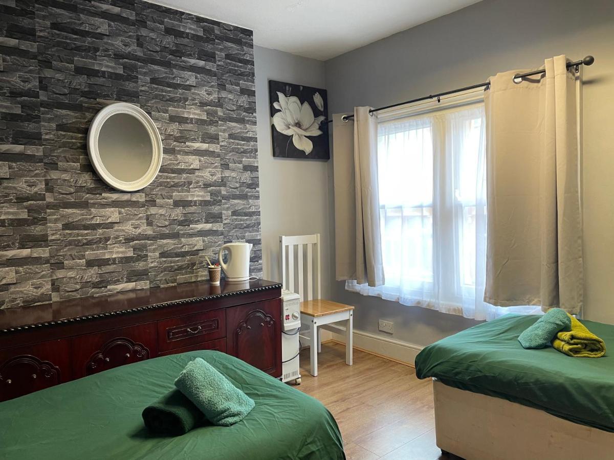 Bright Apartments Пітерборо Екстер'єр фото