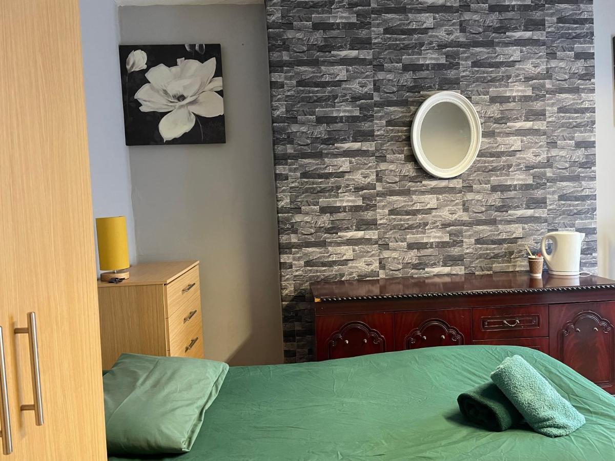 Bright Apartments Пітерборо Екстер'єр фото